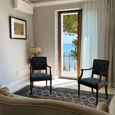 Willa Qui Dove Il Mare Luccica *