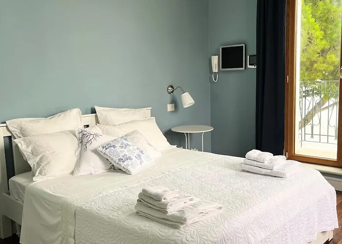 Qui Dove Il Mare Luccica Vasto